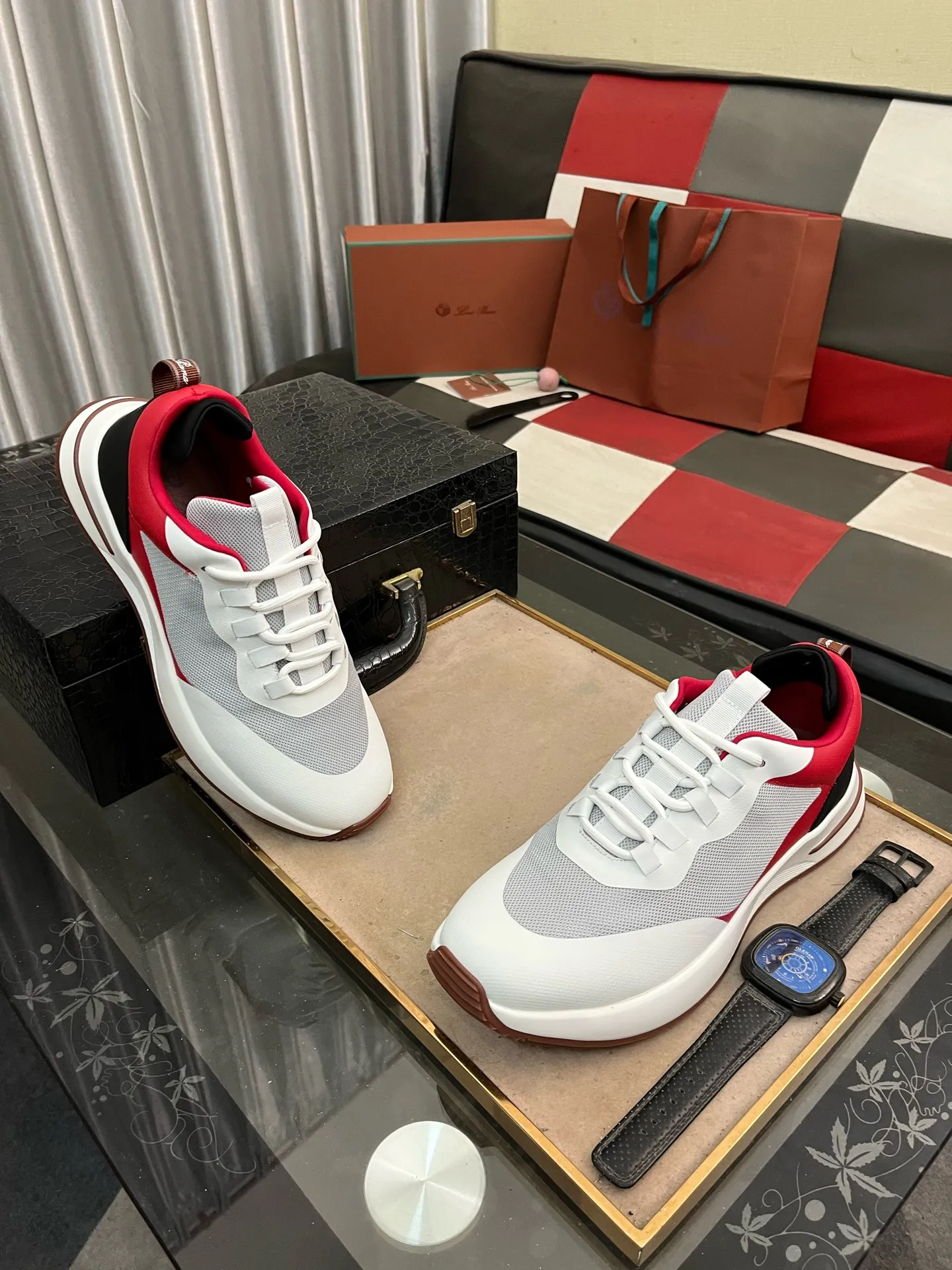 Men's men's shoes💰560⌚️⌚️LoroPiana/Noyo Piana WeekendWalk men's new thick-soled sports shoes, LP lace-up casual shoes that are as comfortable as clouds! The upper is made of cowhide leather, highlighting the sporty style. The lightweight sole adds a touch of modernity to the shoe. Counter original box packaging with dust bag!  Size: 38-449️⃣Colors available